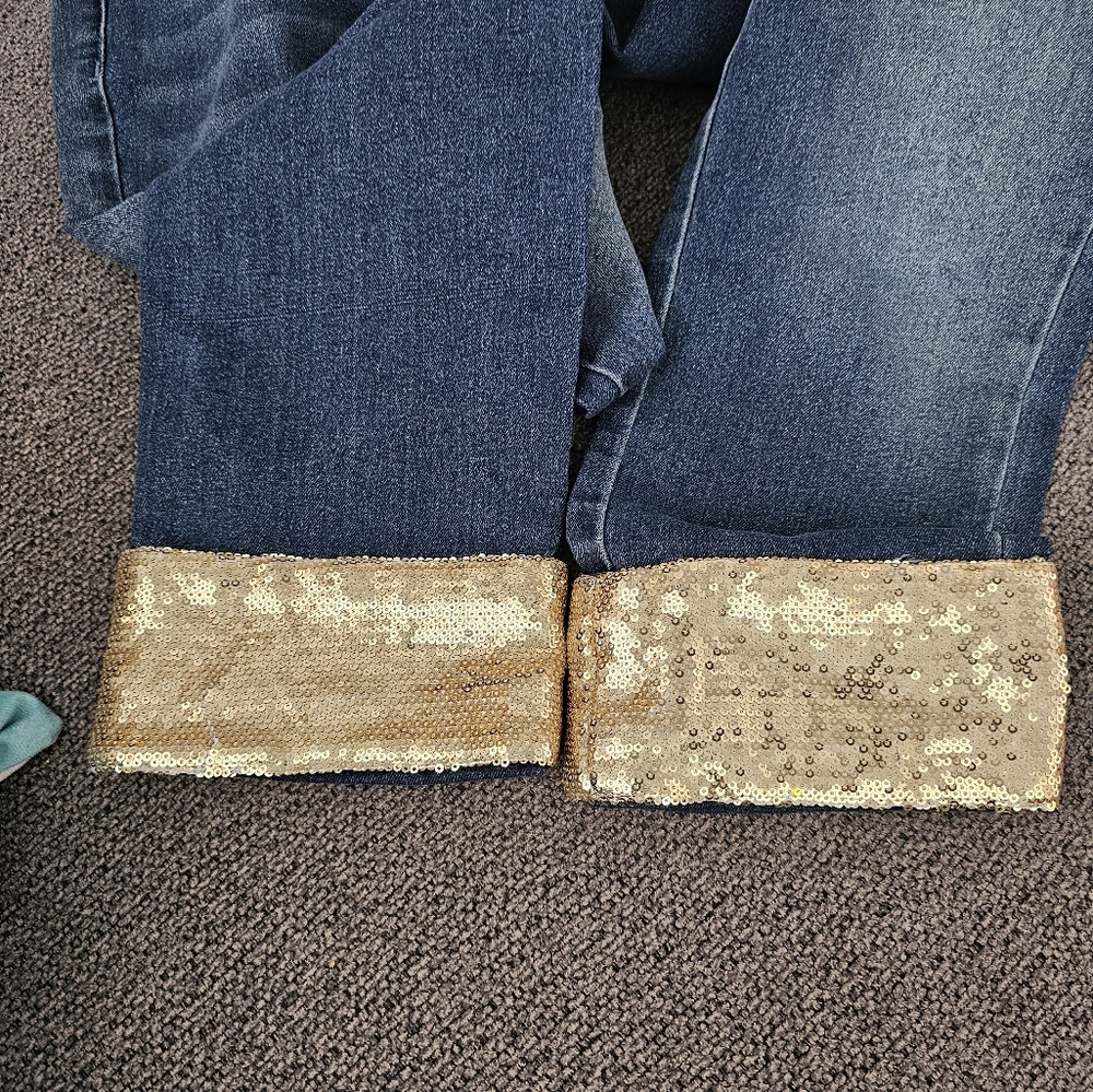 NWOT VENUS CAPRI JEANS WITH SEQUENCE GOLD CUFF - Picture 3 of 7
